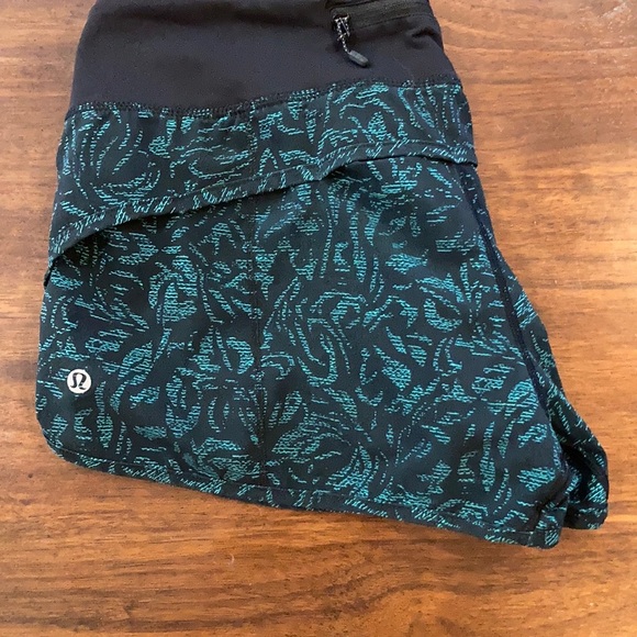 lululemon athletica Pants - Rare Lululemon Speed Shorts sz 8 green and black EUC